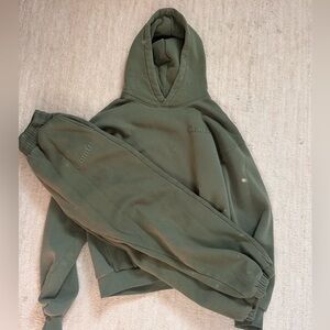 COMFRT Minimalist Hoodie & Sweats